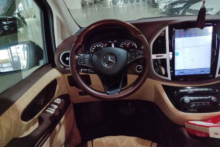 Used Mercedes-Benz Vito 2020 2.0T Elite Version 7 Seats Steering Wheel