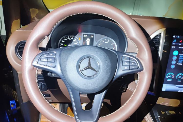 Used Mercedes-Benz Vito 2020 2.0T Elite Version 7 Seats Steering Wheel