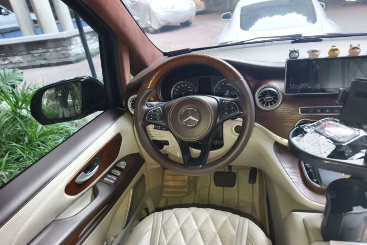 Used Mercedes-Benz Vito 2020 2.0T Elite Version 7 Seats Steering Wheel