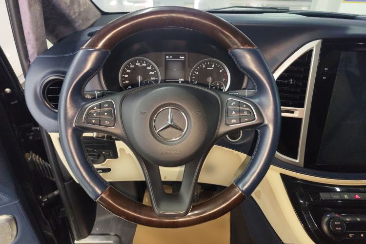 Used Mercedes-Benz Vito 2020 2.0T Elite Version 7 Seats Steering Wheel