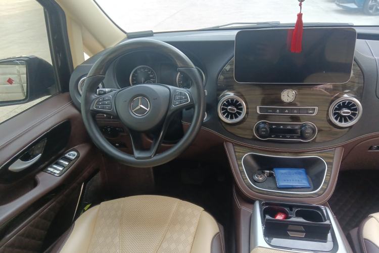 Used Mercedes-Benz Vito 2020 2.0T Elite Version 7 Seats Steering Wheel