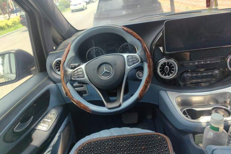 Used Mercedes-Benz Vito 2020 2.0T Elite Version 7 Seats Steering Wheel
