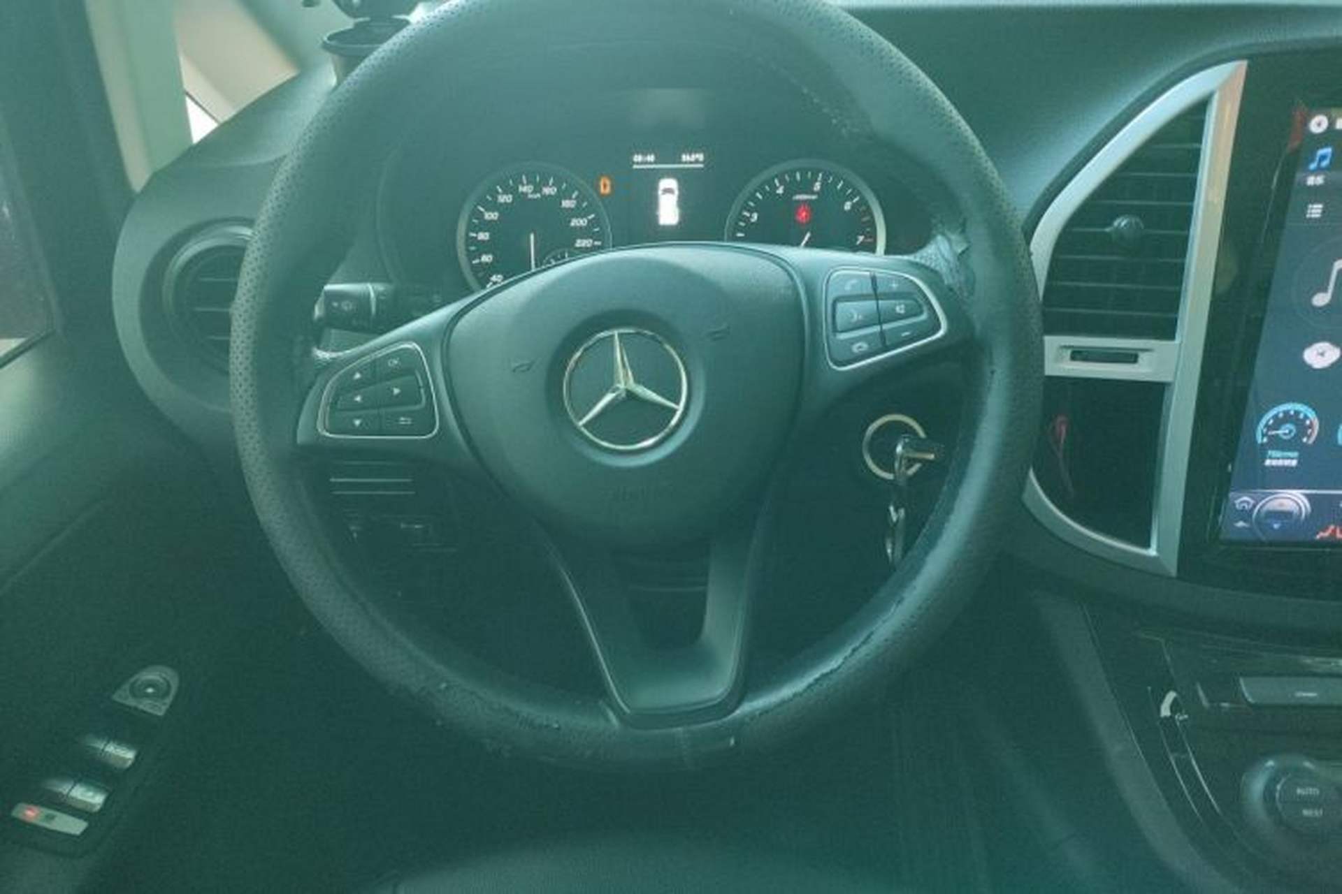 Used Mercedes-Benz Vito 2020 2.0T Elite Version 7 Seats Steering Wheel