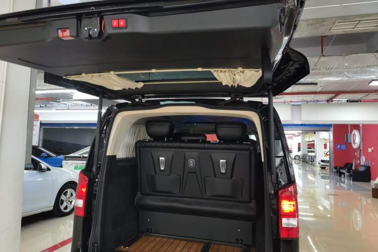 Used Mercedes-Benz Vito 2020 2.0T Elite Version 7 Seats Trunk
