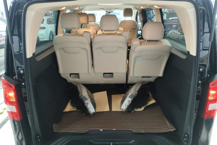 Used Mercedes-Benz Vito 2020 2.0T Elite Version 7 Seats Trunk