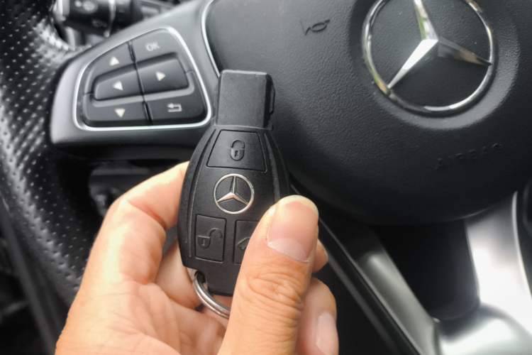 Used Mercedes-Benz Vito 2020 2.0T Business Version 9 Seats Vehicle Key
