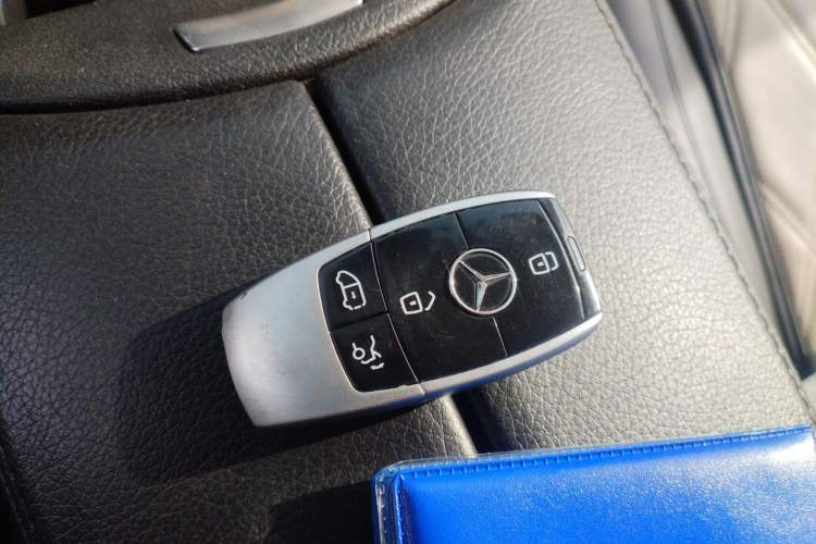Used Mercedes-Benz Vito 2020 2.0T Elite Version 7 Seats Vehicle Key