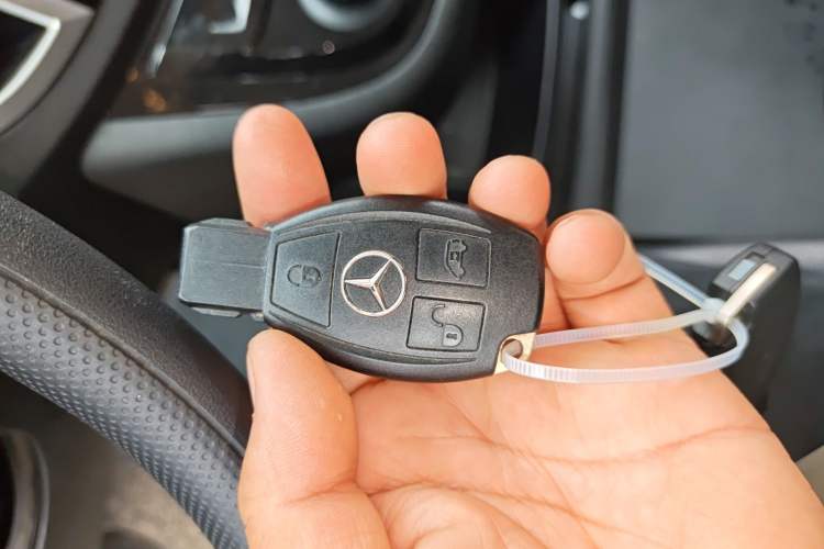 Used Mercedes-Benz Vito 2020 2.0T Elite Version 7 Seats Vehicle Key
