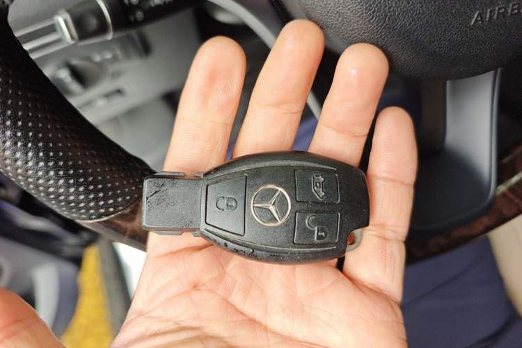 Used Mercedes-Benz Vito 2020 2.0T Elite Version 7 Seats Vehicle Key