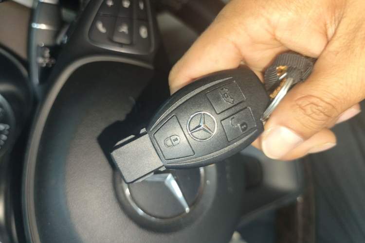 Used Mercedes-Benz Vito 2020 2.0T Elite Version 7 Seats Vehicle Key