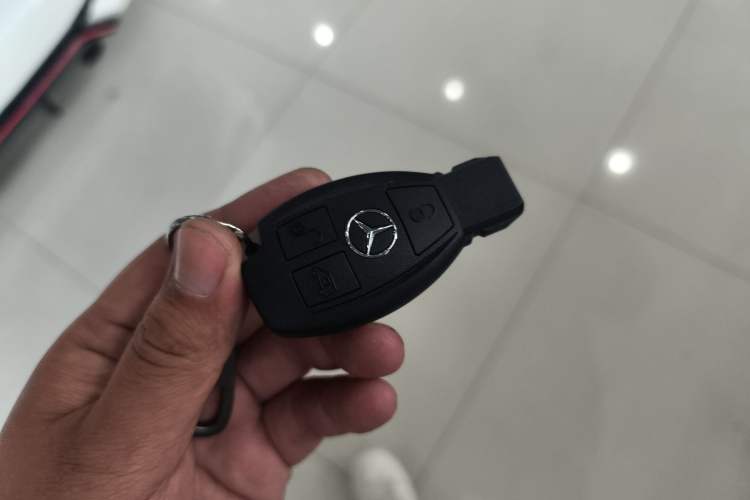Used Mercedes-Benz Vito 2020 2.0T Elite Version 7 Seats Vehicle Key