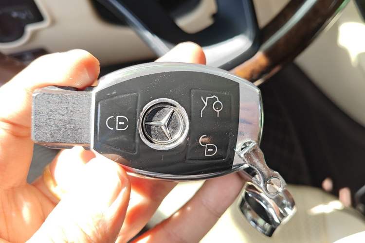 Used Mercedes-Benz Vito 2020 2.0T Elite Version 7 Seats Vehicle Key