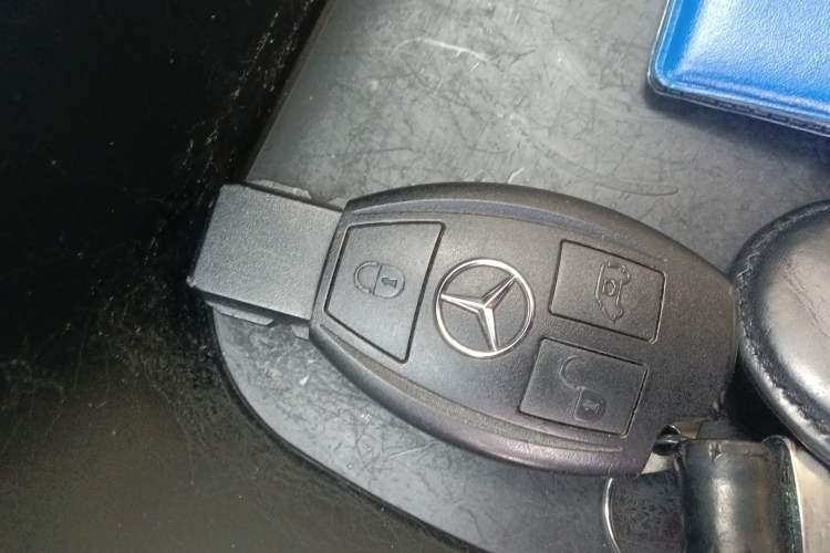 Used Mercedes-Benz Vito 2020 2.0T Elite Version 7 Seats Vehicle Key