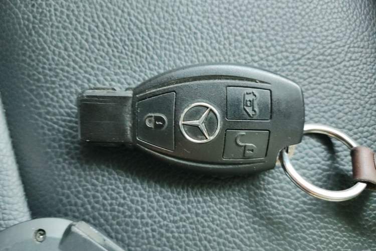Used Mercedes-Benz Vito 2020 2.0T Elite Version 7 Seats Vehicle Key