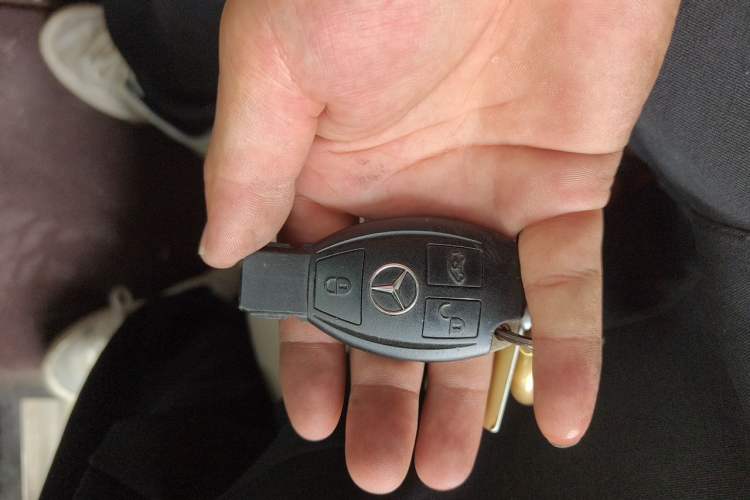 Used Mercedes-Benz Vito 2020 2.0T Elite Version 7 Seats Vehicle Key