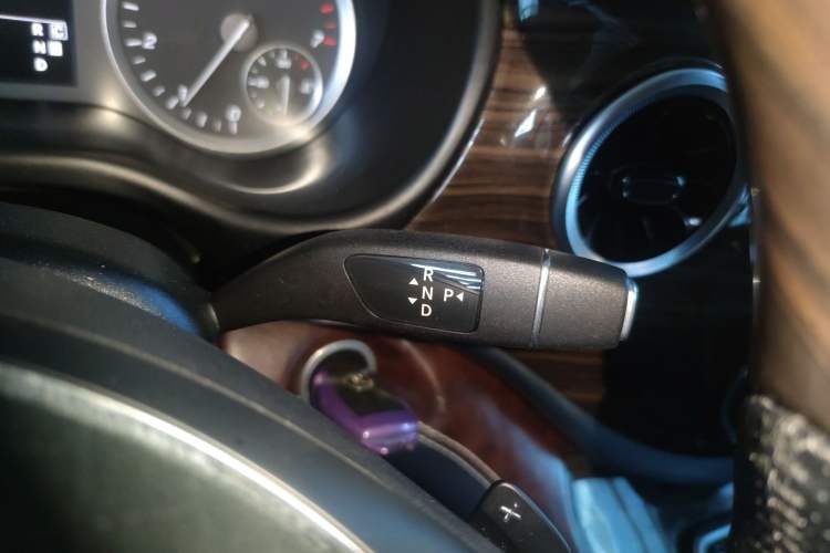 Used Mercedes-Benz Vito 2020 2.0T Business Version 7 Seats Gear Lever