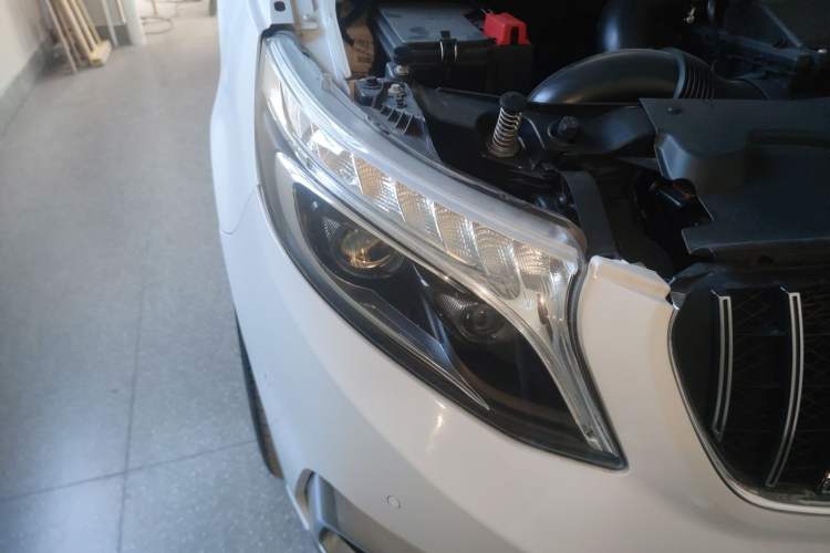 Used Mercedes-Benz Vito 2020 2.0T Business Version 7 Seats Right Front Headlight