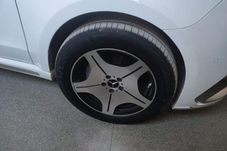 Used Mercedes-Benz Vito 2020 2.0T Business Version 7 Seats Right Front Wheel Hub