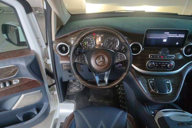 Used Mercedes-Benz Vito 2020 2.0T Business Version 7 Seats Steering Wheel
