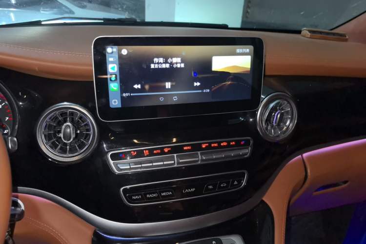 Used Mercedes-Benz Vito 2021 2.0T Elite Version 7 Seats Audio And AC Panel