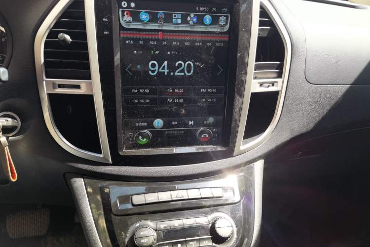 Used Mercedes-Benz Vito 2021 2.0T Elite Version 7 Seats Audio And AC Panel