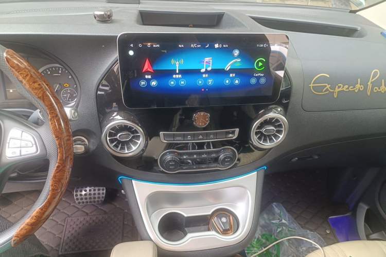 Used Mercedes-Benz Vito 2021 2.0T Elite Version 7 Seats Audio And AC Panel
