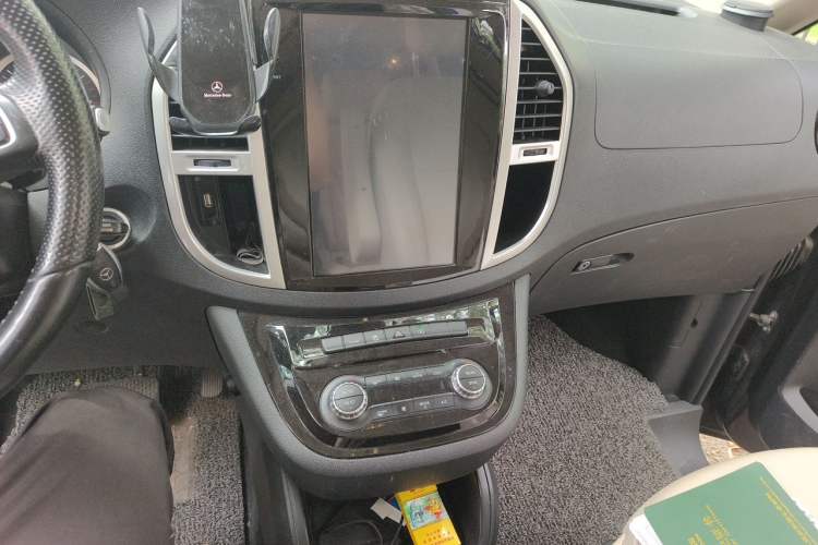 Used Mercedes-Benz Vito 2021 2.0T Business Version 7 Seats Audio And AC Panel