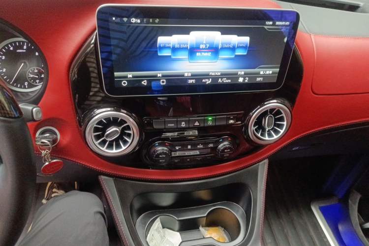 Used Mercedes-Benz Vito 2021 2.0T Elite Version 7 Seats Audio And AC Panel