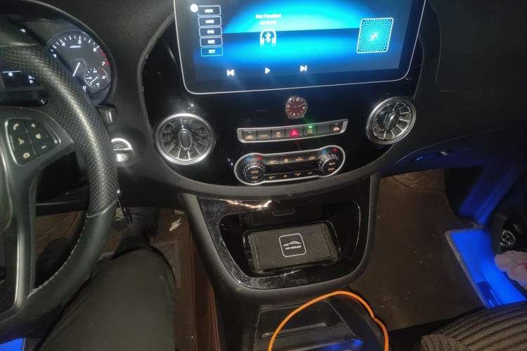 Used Mercedes-Benz Vito 2021 2.0T Business Version 7 Seats Audio And AC Panel