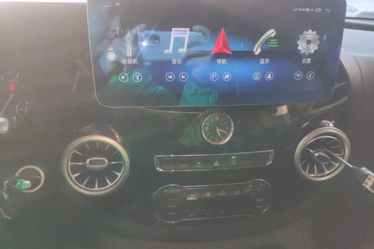 Used Mercedes-Benz Vito 2021 2.0T Elite Version 7 Seats Audio And AC Panel