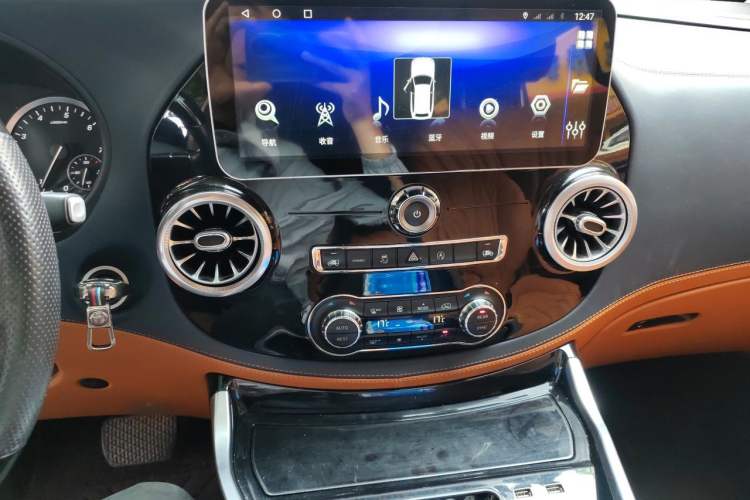 Used Mercedes-Benz Vito 2021 2.0T Business Version 7 Seats Audio And AC Panel