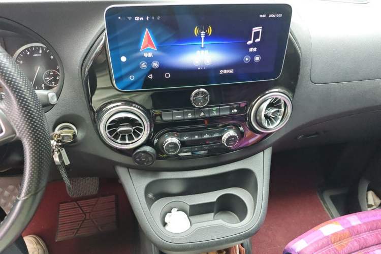 Used Mercedes-Benz Vito 2021 2.0T Business Version 9 Seats Audio And AC Panel