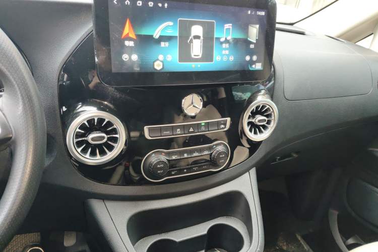 Used Mercedes-Benz Vito 2021 2.0T Elite Version 7 Seats Audio And AC Panel