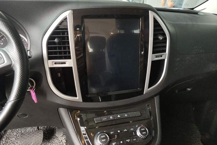Used Mercedes-Benz Vito 2021 2.0T Business Version 7 Seats Audio And AC Panel