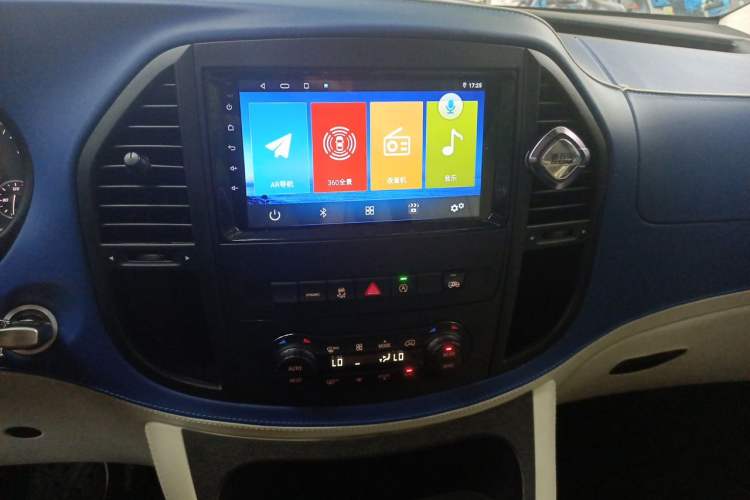 Used Mercedes-Benz Vito 2021 2.0T Elite Version 7 Seats Audio And AC Panel