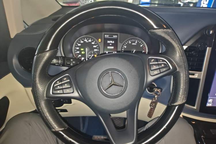 Used Mercedes-Benz Vito 2021 2.0T Elite Version 7 Seats Audio And AC Panel