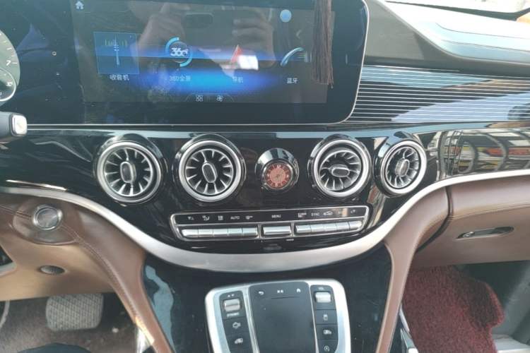 Used Mercedes-Benz Vito 2021 2.0T Business Version 7 Seats Audio And AC Panel
