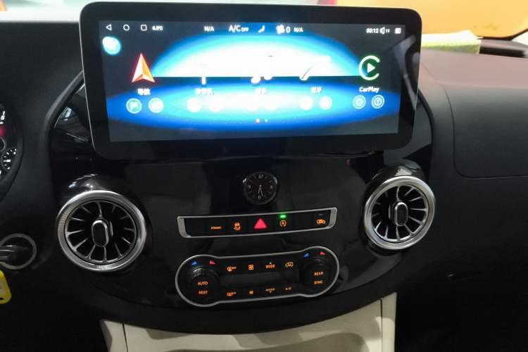 Used Mercedes-Benz Vito 2021 2.0T Elite Version 7 Seats Audio And AC Panel