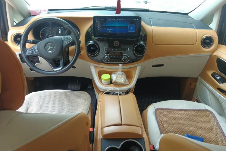 Used Mercedes-Benz Vito 2021 2.0T Business Version 7 Seats Center Console