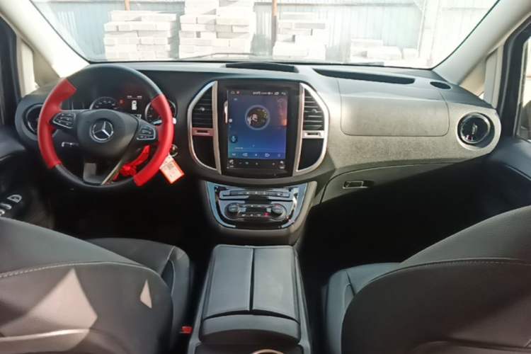 Used Mercedes-Benz Vito 2021 2.0T Elite Version 7 Seats Center Console