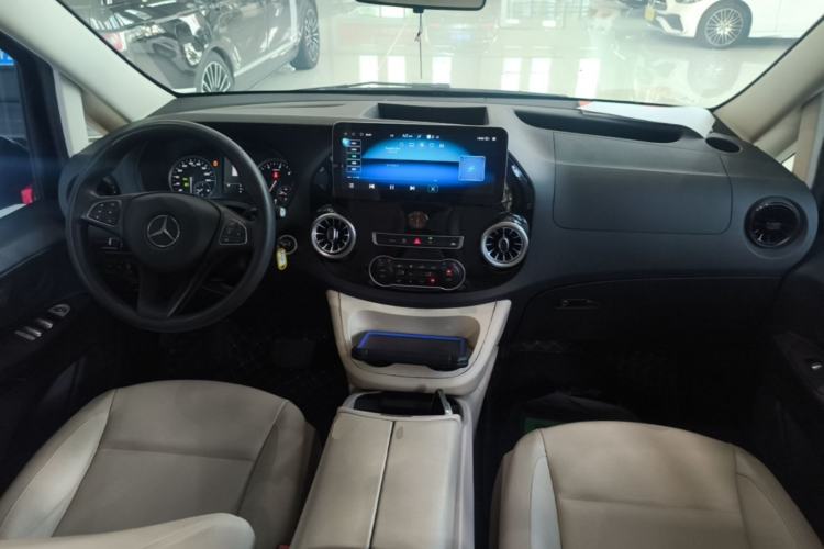 Used Mercedes-Benz Vito 2021 2.0T Elite Version 7 Seats Center Console