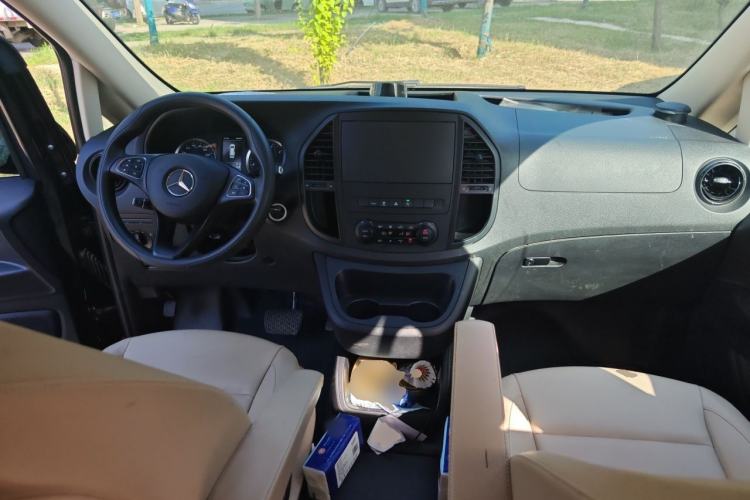 Used Mercedes-Benz Vito 2021 2.0T Elite Version 7 Seats Center Console