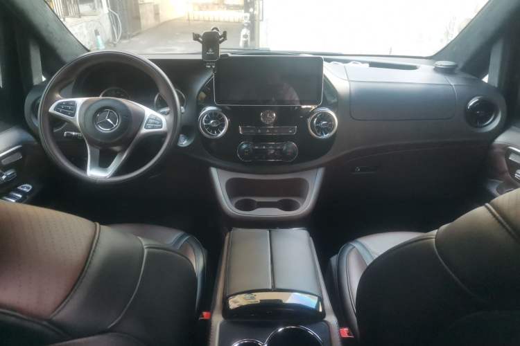 Used Mercedes-Benz Vito 2021 2.0T Elite Version 7 Seats Center Console