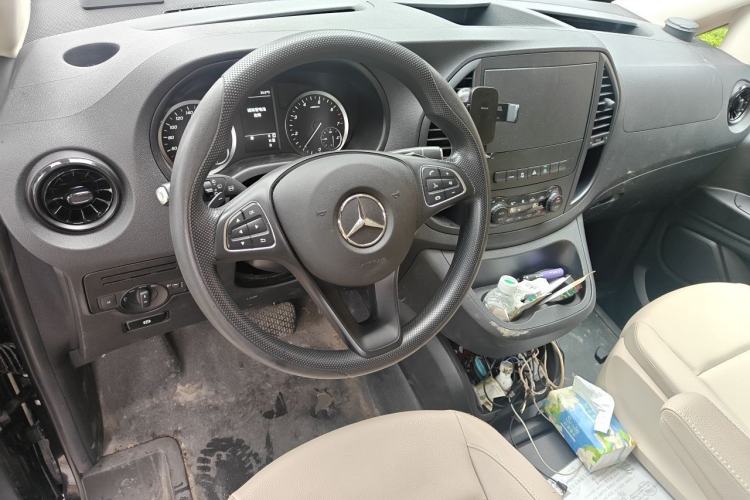 Used Mercedes-Benz Vito 2021 2.0T Elite Version 7 Seats Center Console
