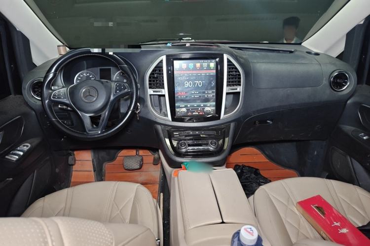 Used Mercedes-Benz Vito 2021 2.0T Business Version 7 Seats Center Console
