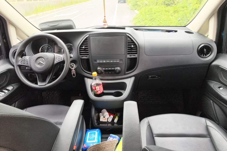 Used Mercedes-Benz Vito 2021 2.0T Elite Version 7 Seats Center Console