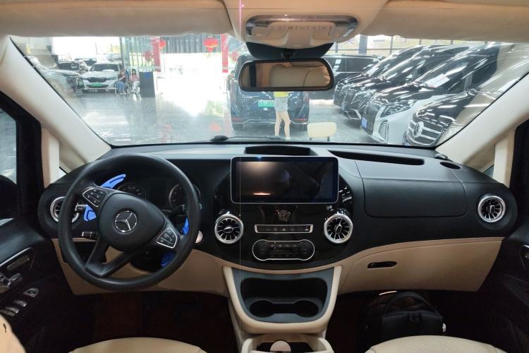 Used Mercedes-Benz Vito 2021 2.0T Elite Version 7 Seats Center Console