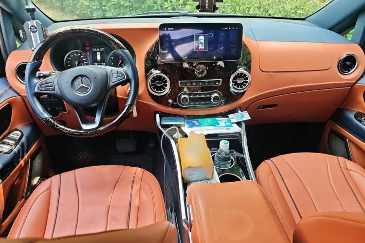 Used Mercedes-Benz Vito 2021 2.0T Business Version 7 Seats Center Console