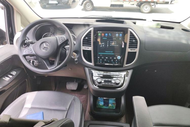 Used Mercedes-Benz Vito 2021 2.0T Elite Version 7 Seats Center Console