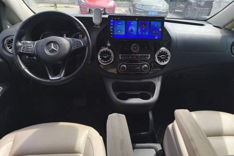 Used Mercedes-Benz Vito 2021 2.0T Business Version 7 Seats Center Console